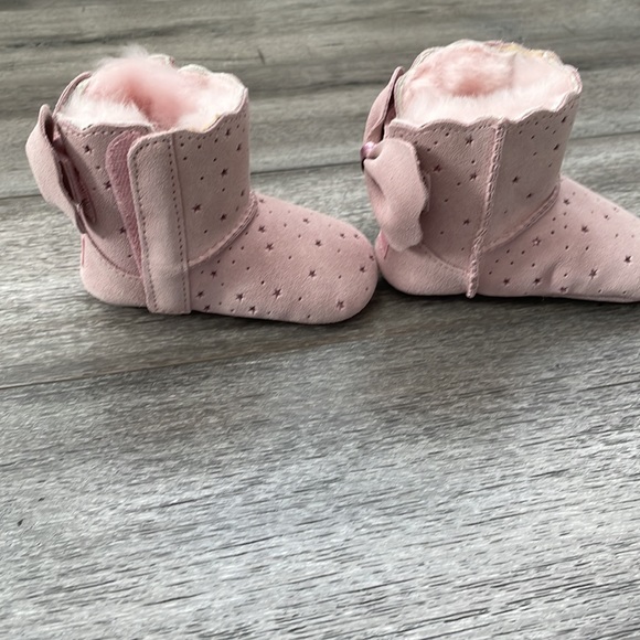 UGG boots with metallic stars and bows on the back - Picture 4 of 11